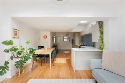 Spacious room in stylish house Main Photo