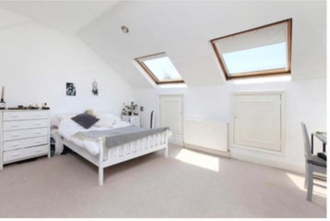 **SHORT TERM** Large double with en-suite Main Photo