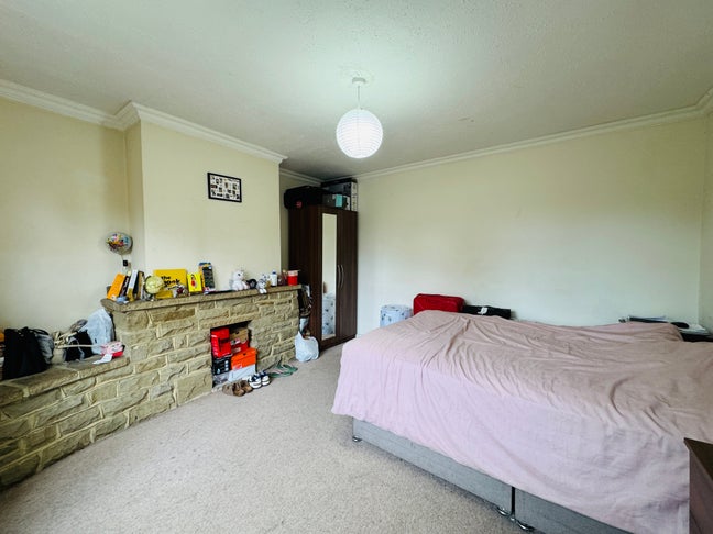 Double Room in Willow Close Main Photo