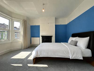 Newly Refurbished | Central Location | All Bills Main Photo