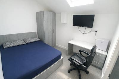 En-suite Double bedrooms available to houseshare Main Photo