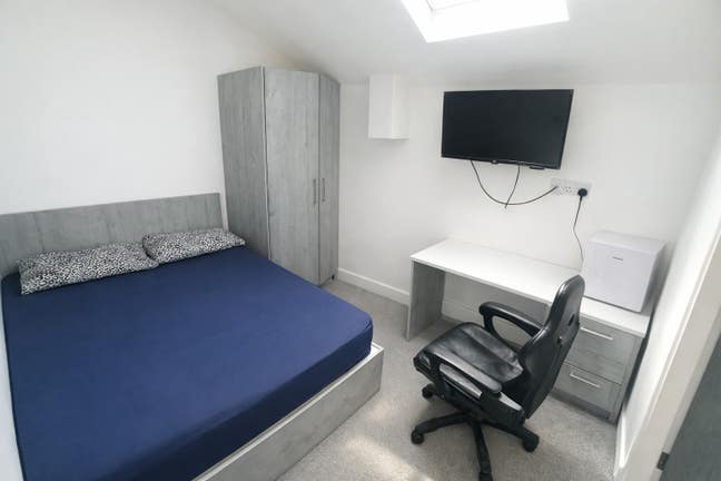 En-suite Double bedrooms available to houseshare Main Photo