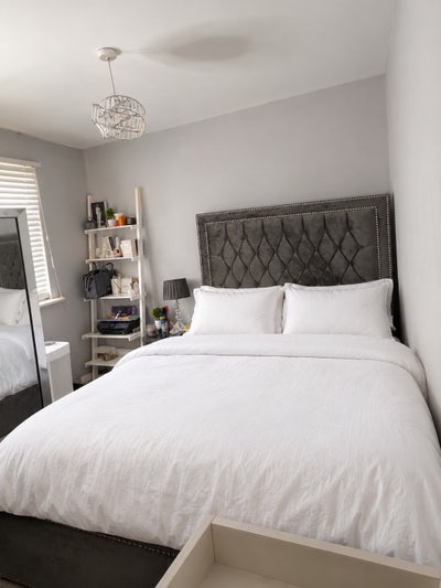 En suite bedroom Main Photo