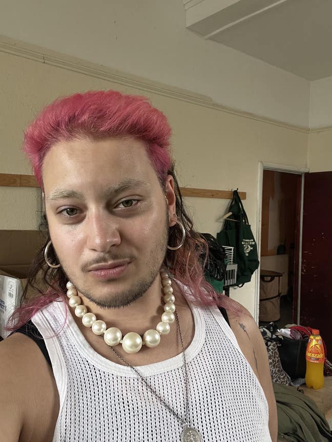 Queer Professional looking for a SE room :) Main Photo