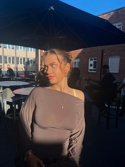 Professional seeking flat / house share  Main Photo