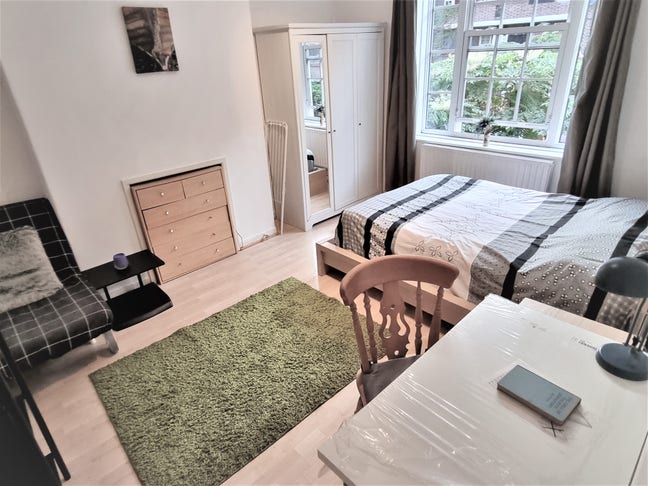 ZONE 1: Bright Furnished Rooms in Central Waterloo Main Photo