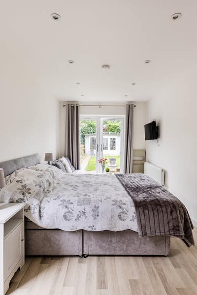 Modern  studio apartment for rent..  Main Photo