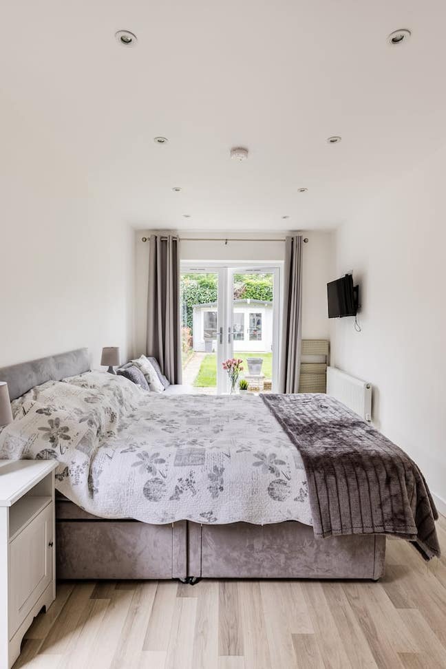 Modern  studio apartment for rent..  Main Photo