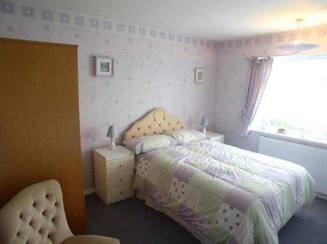 3 bed property to  Main Photo