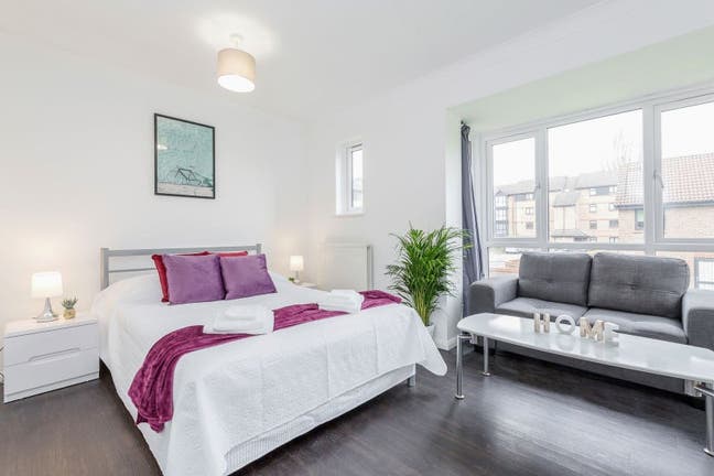 🙋🏼Large bright room! Professional House Share😃 Main Photo