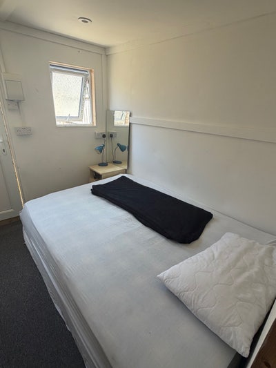 Cozy room with garden/external access Bills incl Main Photo
