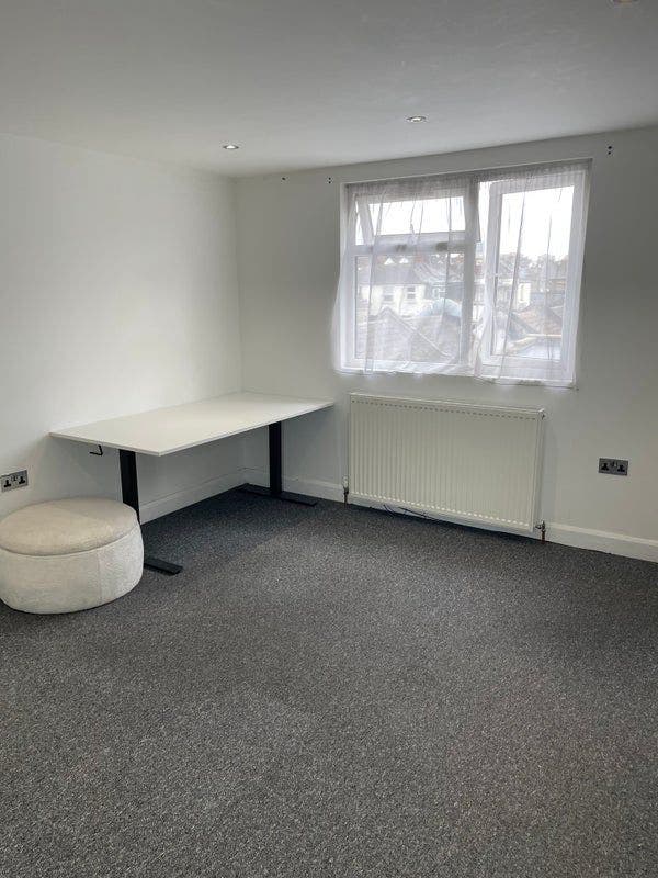 Large double bed en-suite  Main Photo