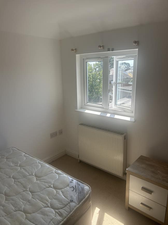 Double Room Available - Near to Hospital Main Photo