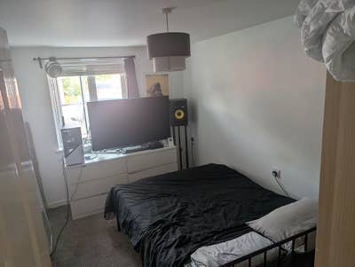 Quiet double room + own bathroom | 2-bed flat Main Photo