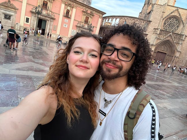 Chill couple looking for buddy up Main Photo