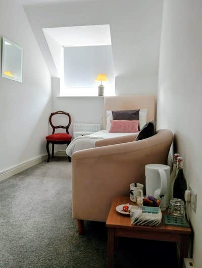 Bright Single – 7 Mins’ Walk to High Street Main Photo
