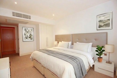 🏡 Ensuite Room Available in St. James's Park Main Photo