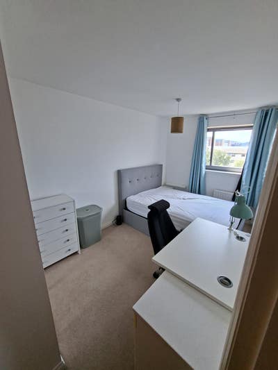 Cosy double bed in 3 bed with only 1 occupant. Main Photo