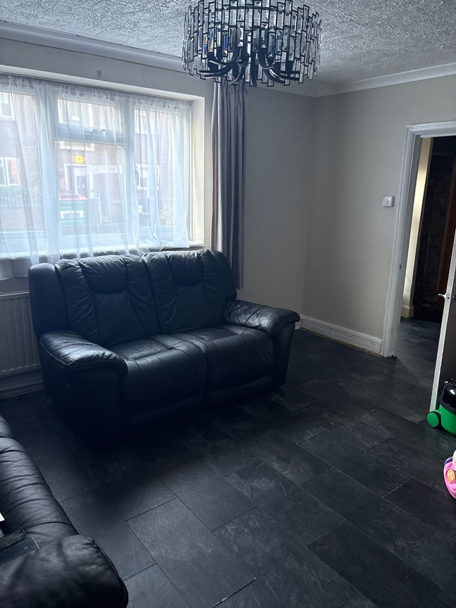 Room to rent available ASAP Main Photo