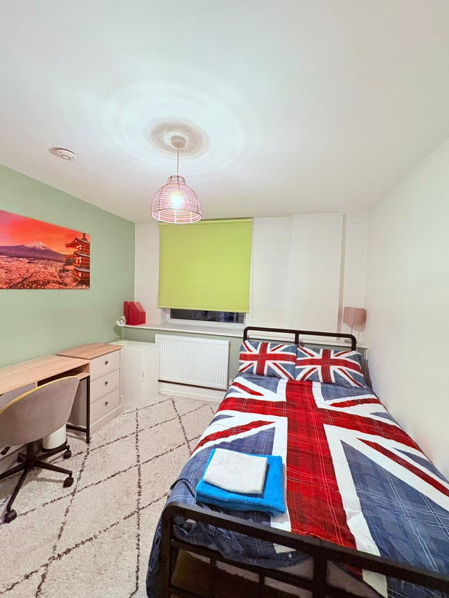 🏡 3 Beautiful Rooms Available Near Brick Lane & W Main Photo