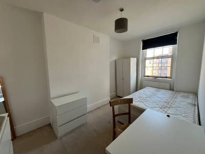 3 doble rooms in a Spacious 5-Bed Flat – Oval Main Photo