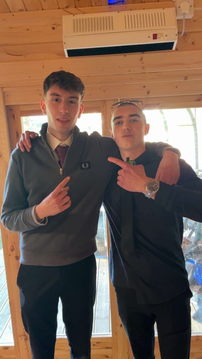 looking for flat or room to half in for Main Photo