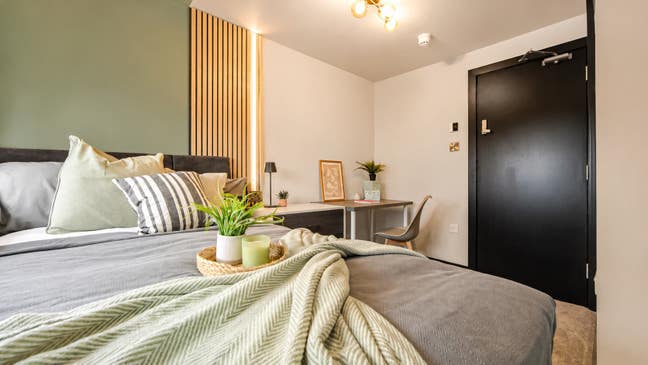 Off-Suite Room | Professional House Share | SE12 Main Photo