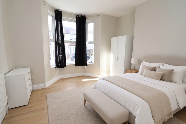 ⚡3 Beautiful Rooms 30 Min from London Bridge!⚡ Main Photo
