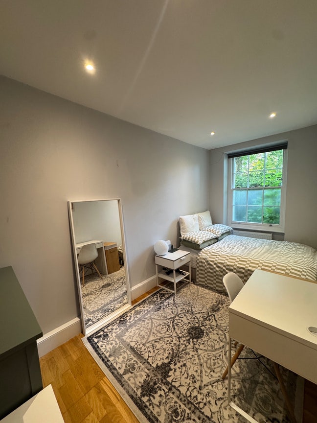 Highbury Hill - double room in spacious 2 bed flat Main Photo