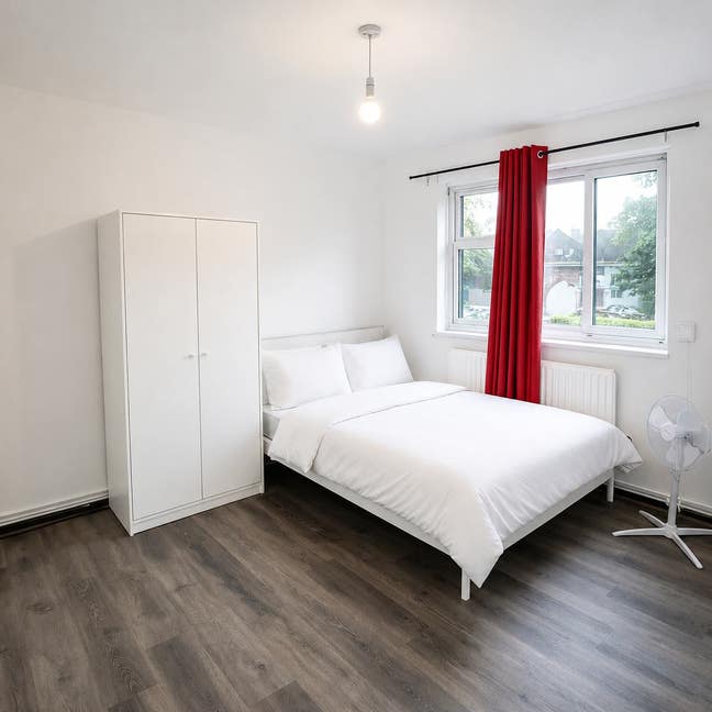 Double Room in a Modern Wapping Flat Share Main Photo