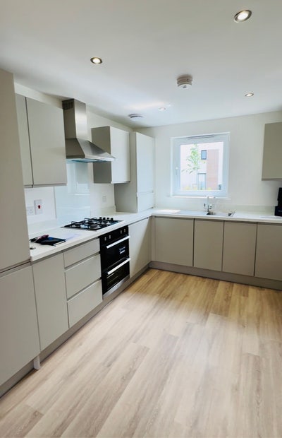 Bright double room in EH4 , available immediately  Main Photo