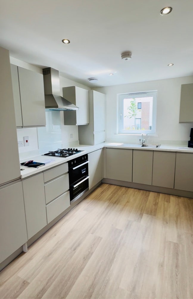 Bright double room in EH4 , available immediately  Main Photo