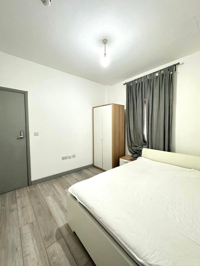 En-suite room in Seven Kings  Main Photo