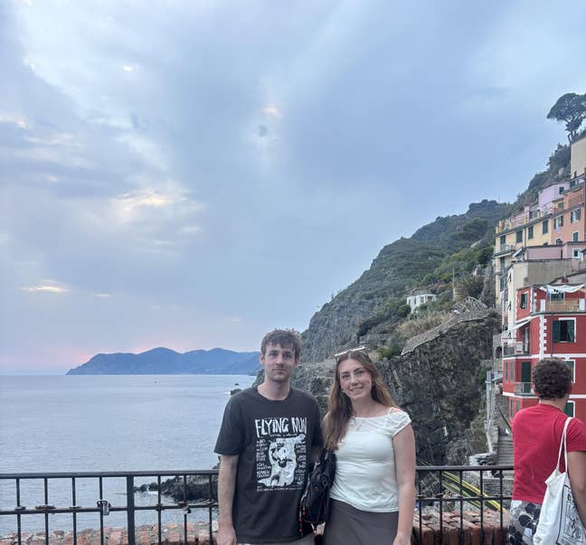 Couple looking for a sociable house share :) Main Photo