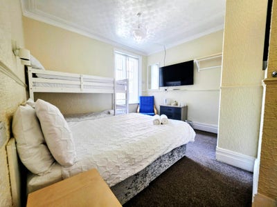 Large En-Suite Double Room for Long-Term Guest Main Photo