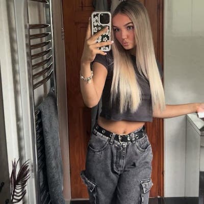 I am a female aged 18. I am looking for a dou... Main Photo