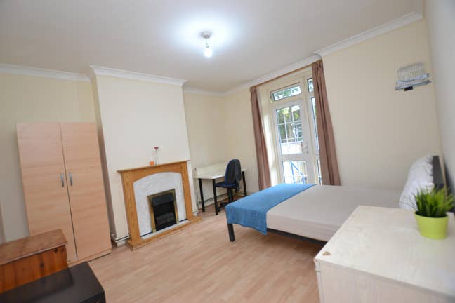 Wow Cheapest 5 Bed + Garden + 2 Toilet in E14  Main Photo