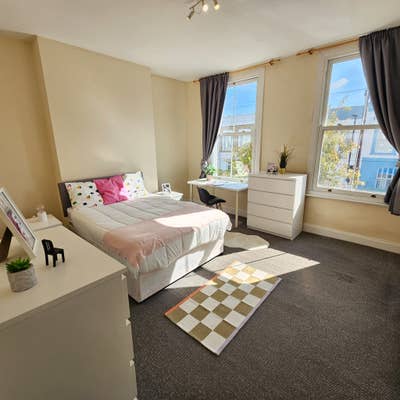 💫  Top room in a great house with patio/ garden  Main Photo