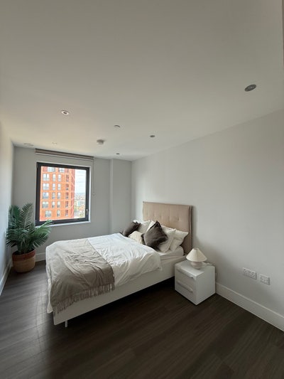 Ensuite in Fully Furnished New 2 bed Apartment Main Photo