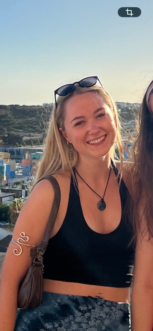Two friends looking for a flat/house share  Main Photo