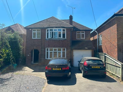 Large Double Bedroom in Large detached house Main Photo