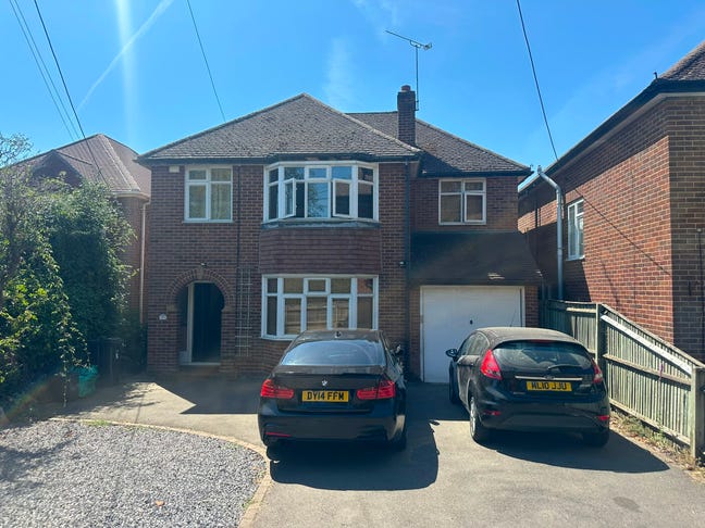Large Double Bedroom in Large detached house Main Photo