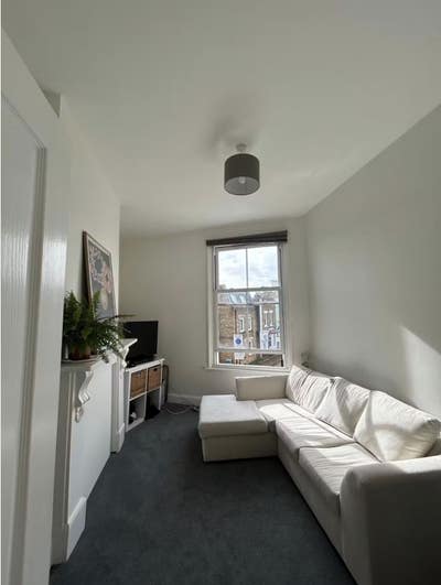 3-Week Sublet Aug/Sep – Beautiful 1-Bed in Arsenal Main Photo