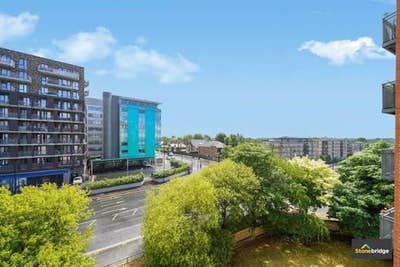 Beautiful Ensuite Room • Unbeatable Location Main Photo