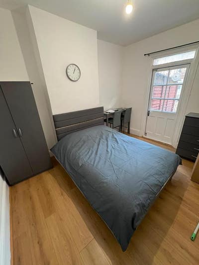 Double Room is available for rent in - N15 3AR Main Photo