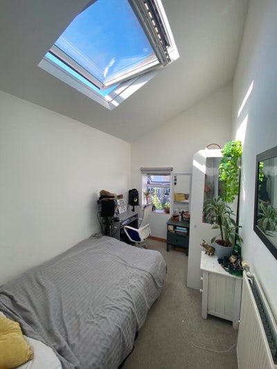 Double room in a friendly 4-bed home on Webb St :) Main Photo