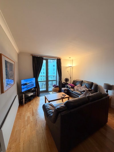 Modern City Centre 2 Bed Apartment with Balcony  Main Photo