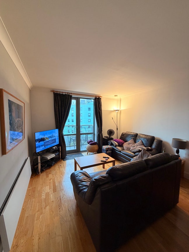 Modern City Centre 2 Bed Apartment with Balcony  Main Photo