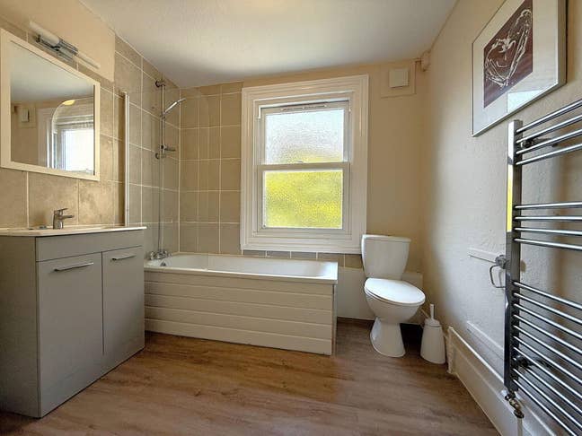 Spacious Double Bedroom in a Two- Bedroom Flat Main Photo