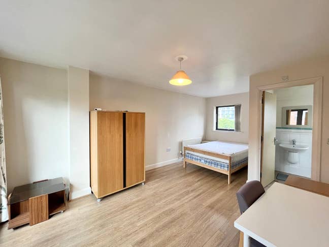 ✨ Spacious Ensuite Room - City Centre 4-Bed House Main Photo